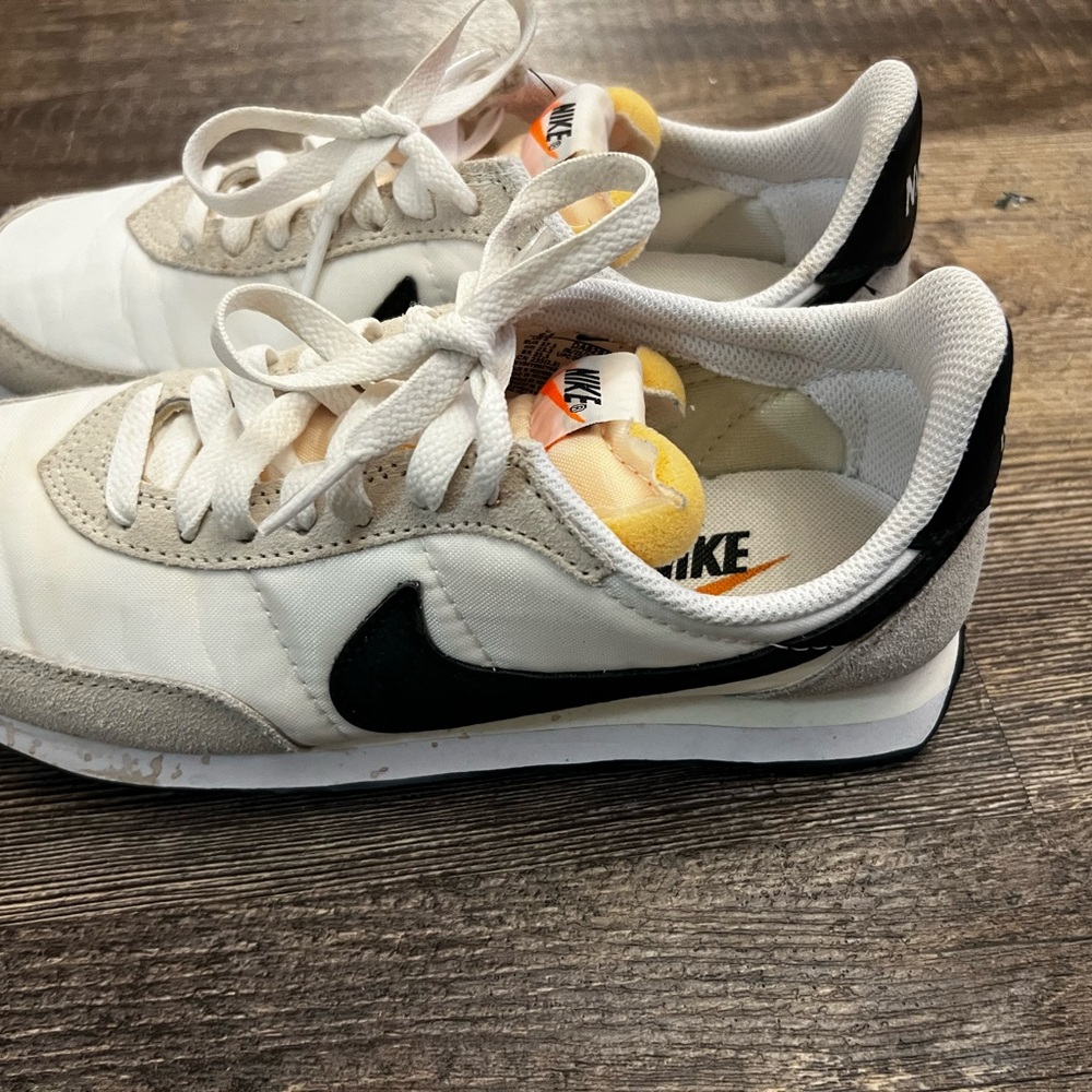 Nike Womens Sneakers in White, Black